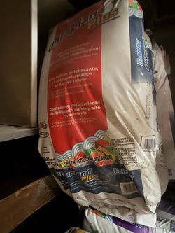 Self leveling underlayment