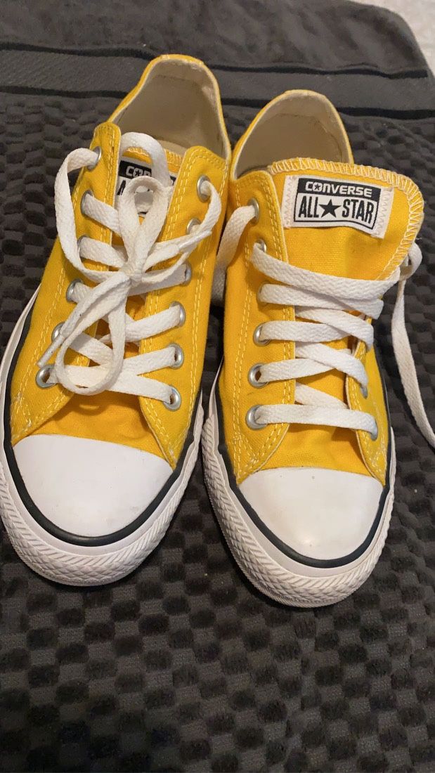 red converse size 4