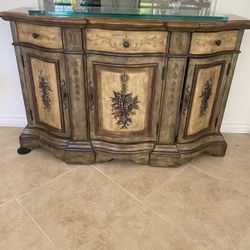 Hooker Furniture Buffet/sideboard