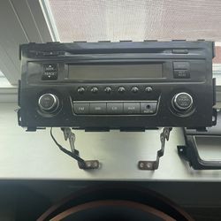 2015 Nissan Altima Radio + Top Console Piece