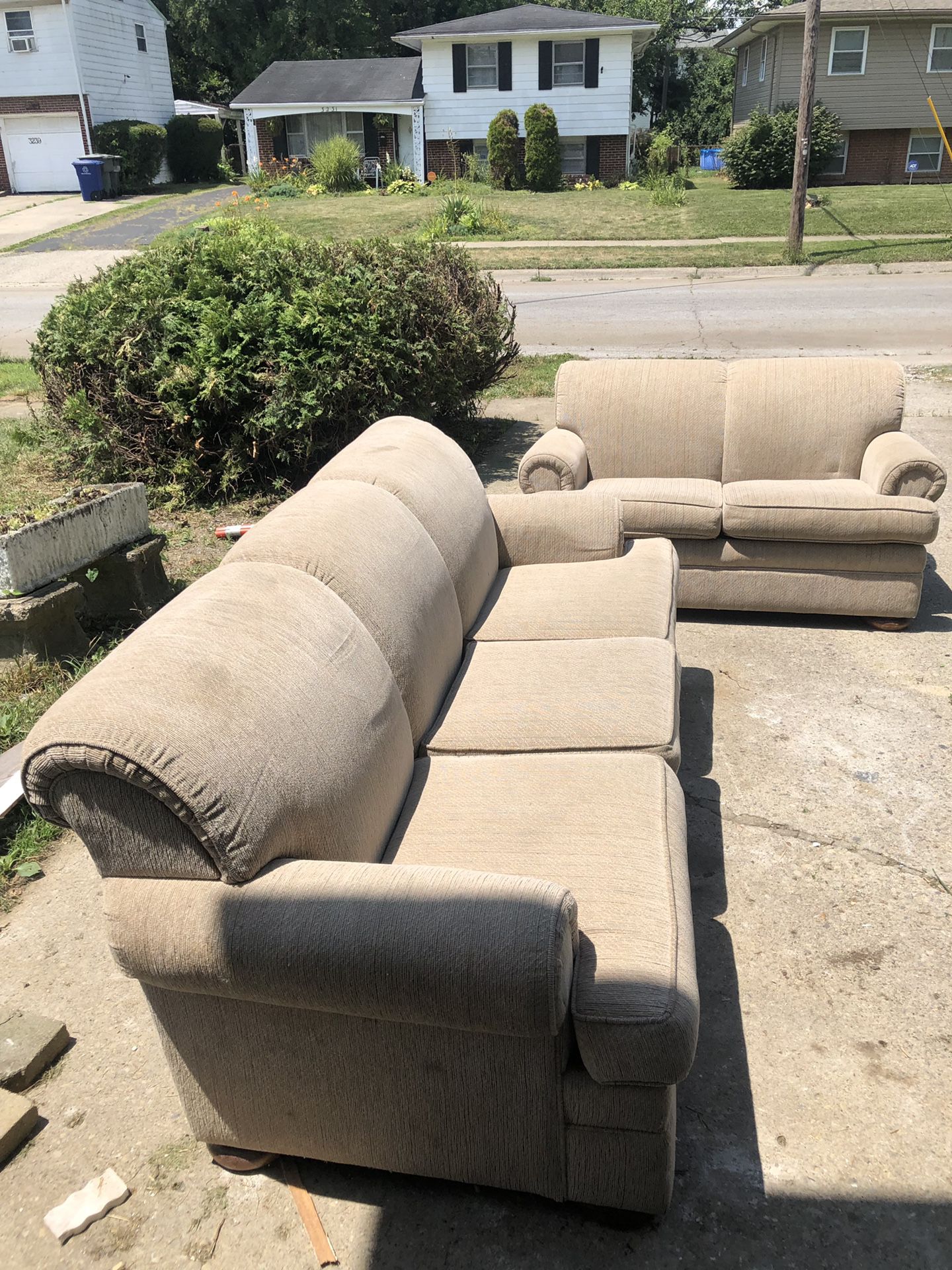 Nice gently used sofa and love seat couch set. Only askin $250!!