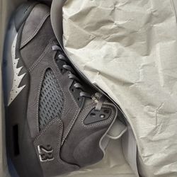 New men’s Size 9.5 Jordan 5 Wolf Grey 
