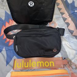 Lululemon Waist Bag & Wristlet Strap Bnew