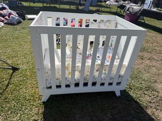 Mini crib