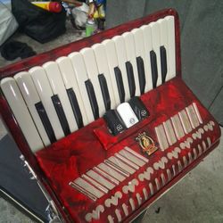 Vendo esta acordeón norteño 2 registros norteños