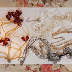 Lot Vintage Jewelry 4 Necklaces 2 Assorted Earings