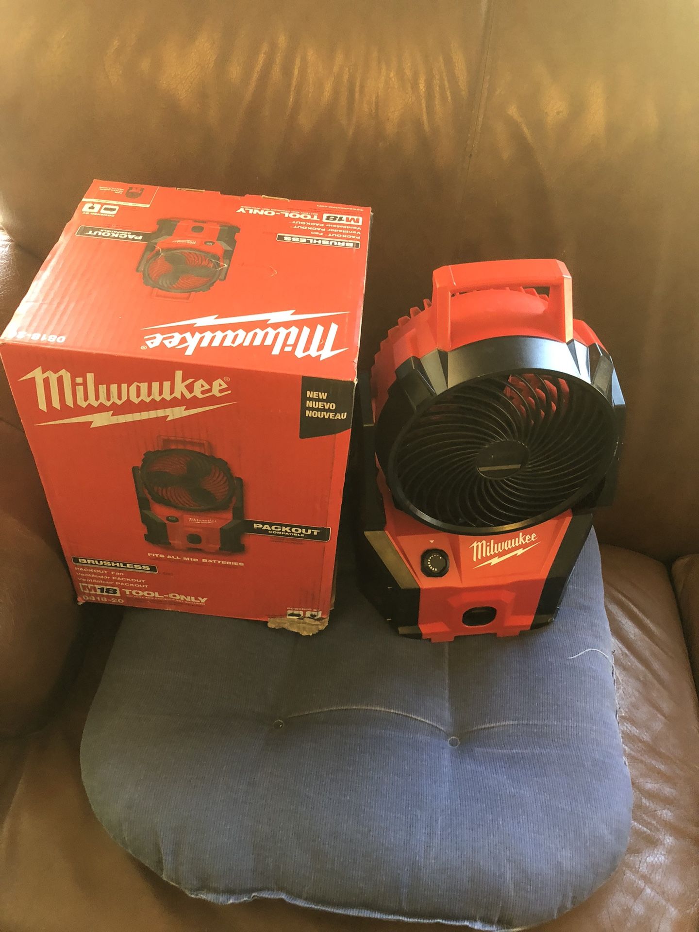 Milwaukee M18 18-Volt Lithium-Ion Brushless Cordless PACKOUT Jobsite Fan (Tool-Only)