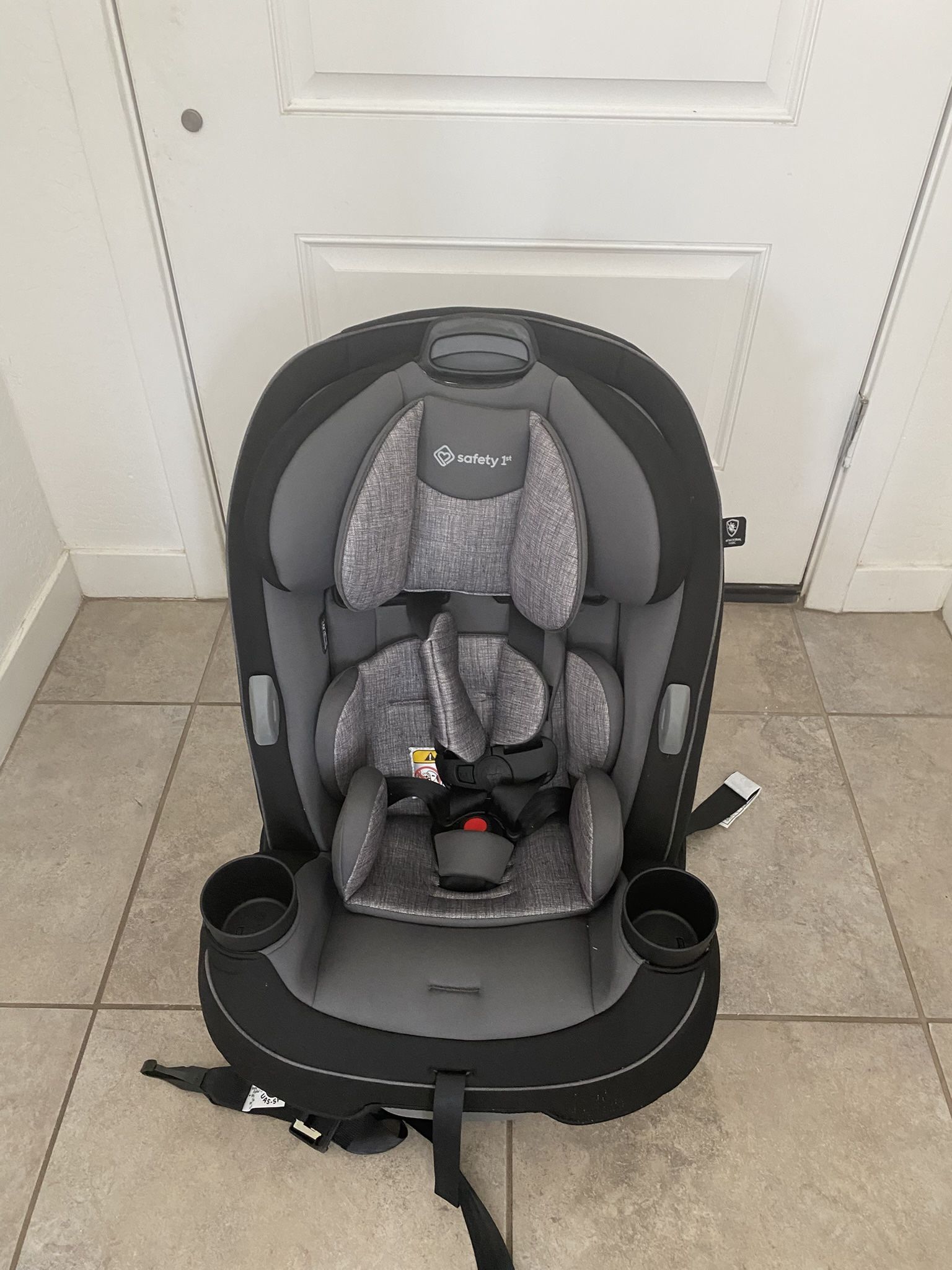 Safety 1st Grow and Go All-in-One Slim Convertible Car Seat, Rear Facing, 5-40 lbs, Forward Facing (30–65 lbs), High Back Booster Seat 40-100 pounds