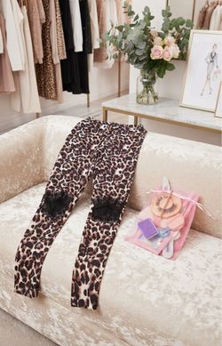 NWT Lola’s lookbook leopard leggings print & beauty gift bag