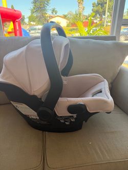 Uppa baby Mesa car seat pink