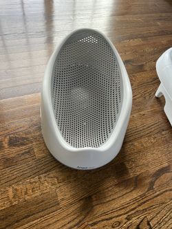 Angle care bath tub for sale Ages 0-6 months