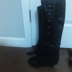 Black Boots 