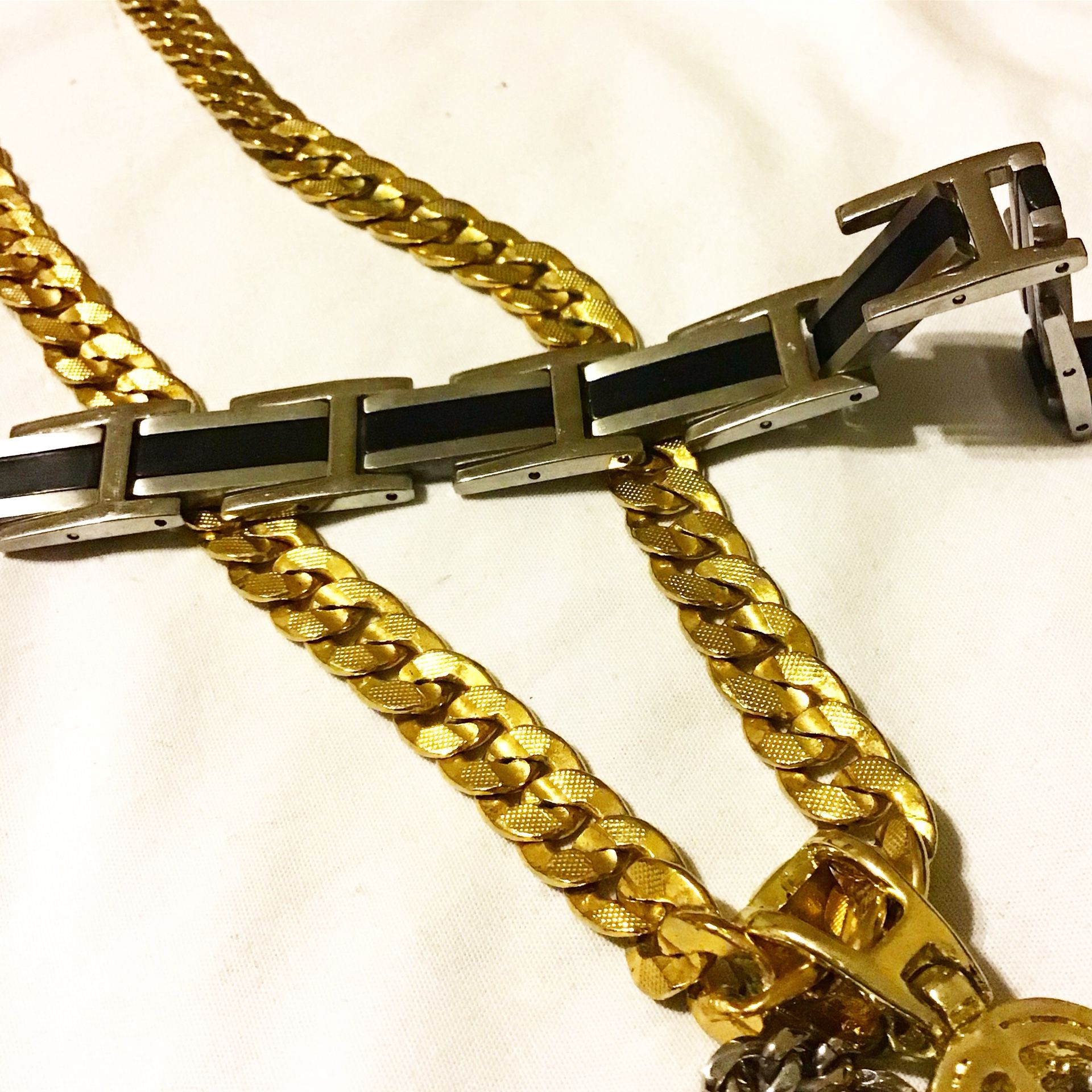 Men’s stylish Cuban link yellow gold plated steel necklace chain