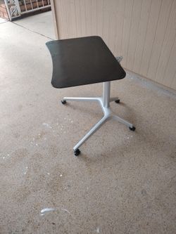ADJUSTABLE DESKTOP
