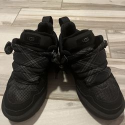 Lowmel uggs in black