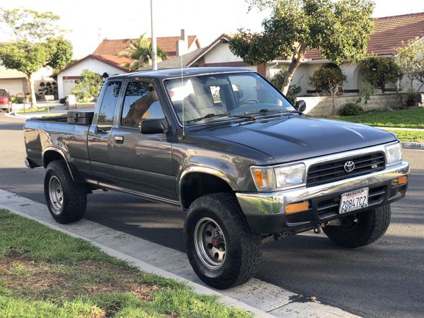 1990 TOYOTA PICKUP v6 6-Speed 4x4 for Sale in Fountain Valley, CA - OfferUp