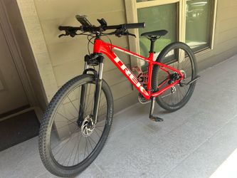 Trek Marlin 5  Size: Medium