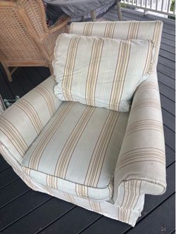 Chair w Arms
