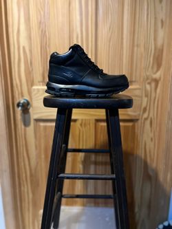 Nike boots size 8.5
