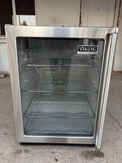 Viking 24 inch under counter. Fridge works perfect in good condition.