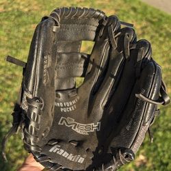 Franklin Mesh Tek 22827L -8” Kids Tee Ball Glove Left Hand Throw Dura Bond Lace