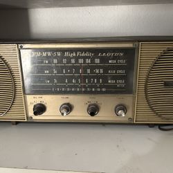 1964 Lloyd’s Antique Radio 