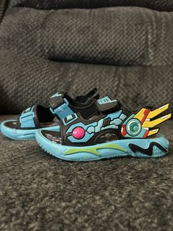 Child’s Sandals Size 8c