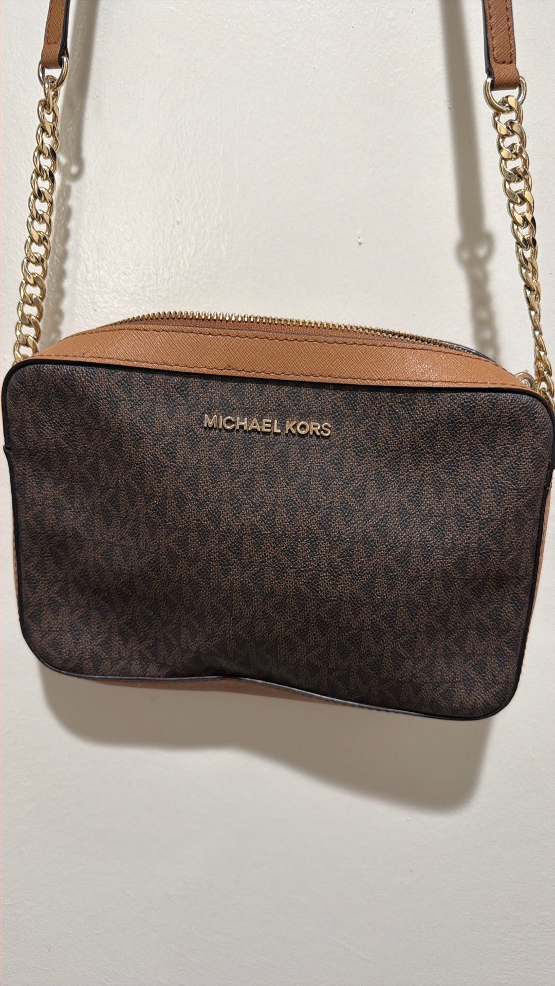 Micheal kors cross body bag