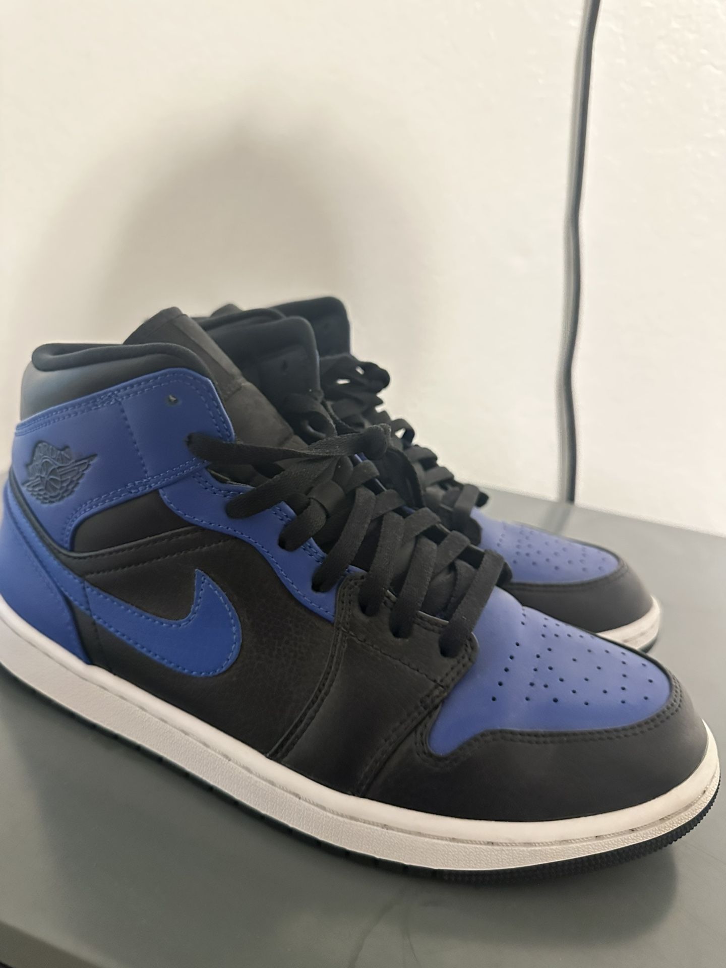 Jordan 1 Mids Hyper Royal 