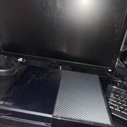 Xbox One W Controller And A Monitor 