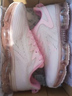 Tennis shoes