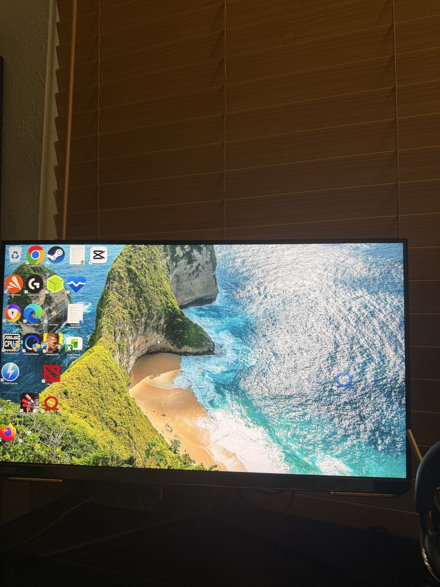 Samsung Odyssey G7 Series 28-Inch UHD(3840 x 2160) Gaming Monitor | Built-in Speakers | HDR 400 144Hz 1ms | G-Sync and FreeSync Premium Pro Compatible