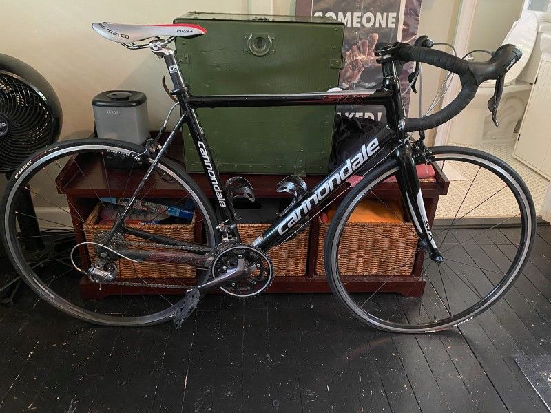 2010 Cannondale Six 5 Road Bike 54CM