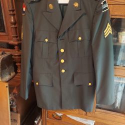 Vietnam Era 80th Infantry Division/9th Infantry Division Sergeant Uniform
