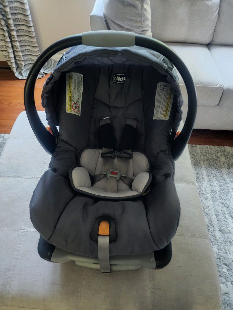Chicco USA Carseat With Base