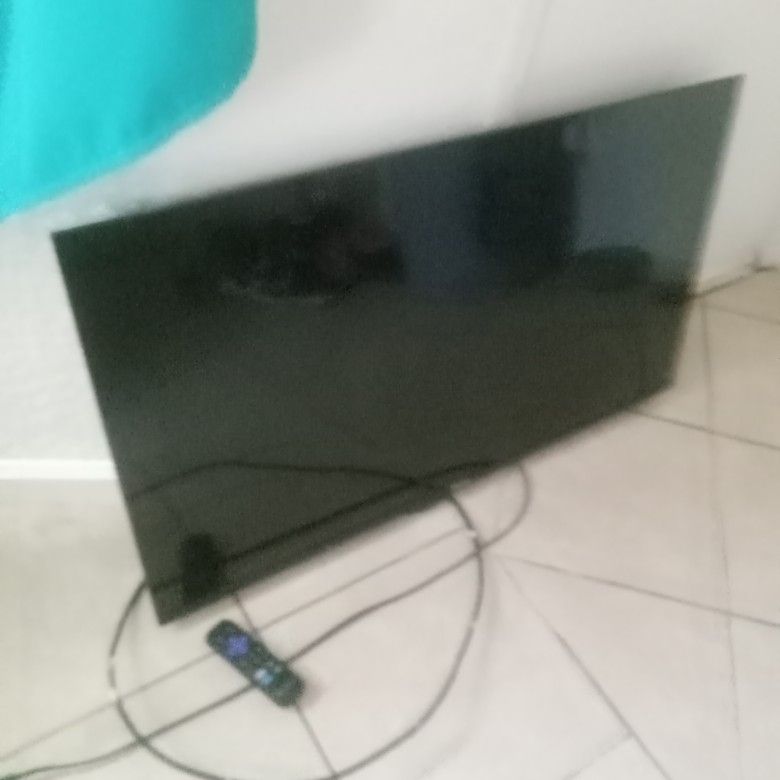 32-in Roku TV With Remote Works Perfectly