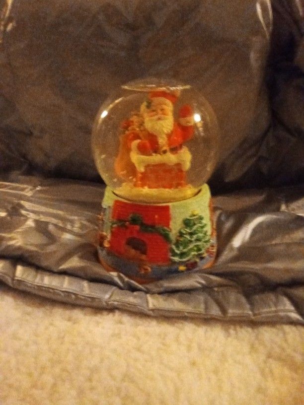 Oriental Trading Company (?) Santa Chimney Musical Snow Globe