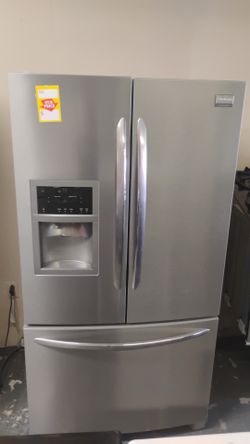 Nice Frigidaire stainless steel refrigerator/ ice maker doesn’t work, water dispenser good