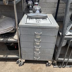 Metal Box W Wheels