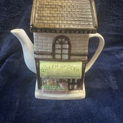 Tall Green Grocer Cottage Teapot – Removable Roof – Vintage Ceramic