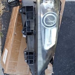 2013 To 2015 Lexus GS350 Gs450h Headlight With Afs  Part Good 