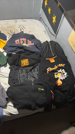 Hoodie and Tee Clothing Lot (16 pieces)