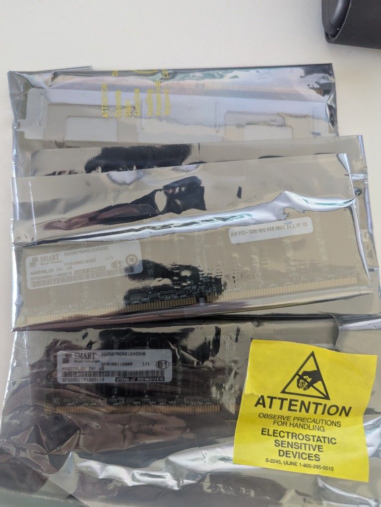 (4) 2GB DDR2 Memory