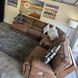 * Like New * ASHLEY FURNITURE 6pc Modular Electric Reclining Sectional Sofa ( Free Delivery )