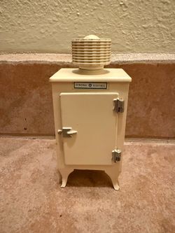 Vintage American Miniatures GE Refrigerator – 1:12 Dollhouse Miniature