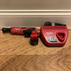Milwaukee M12 12V 3/8 in. Ratchet, 2.0 Battery & Charger *Brand New*