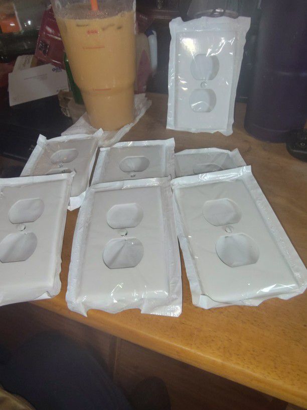 New Standard Plastic Wallplates They Are New We Only Have 7 Of Them New In Pack 