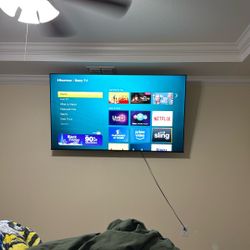 75’ Hisense Roku Smart Tv 