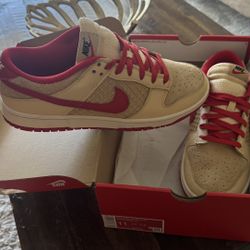Men’s Nike dunk Low  Pale vanilla/ University red Size 11