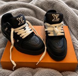 New Louis Vuitton Black & White Size 8.5 Men